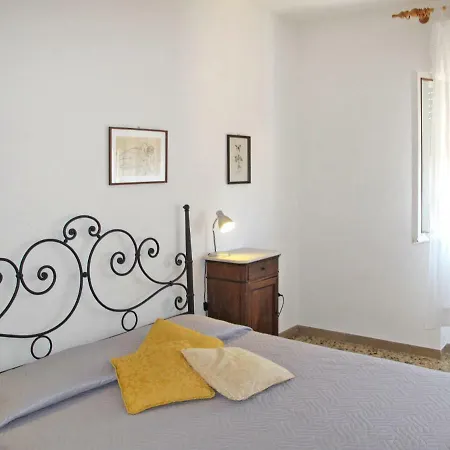 Locazione Turistica Casa Il Poggio Дом отдыха *