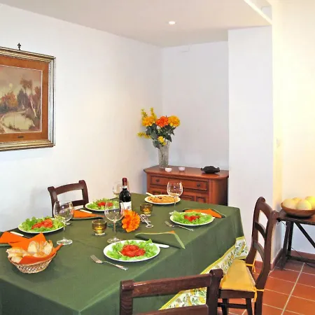 Locazione Turistica Casa Il Poggio Дом отдыха *
